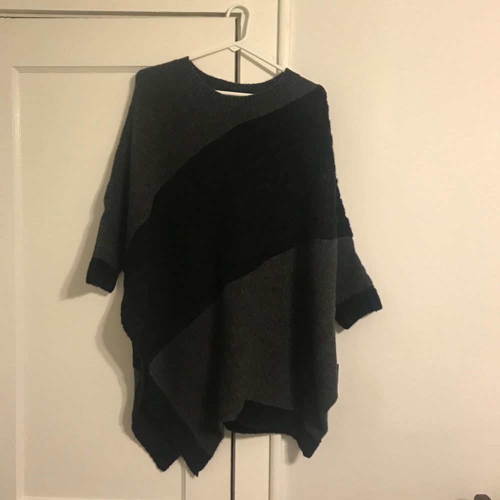 NWT - Cozy Simply Vera sweater poncho!